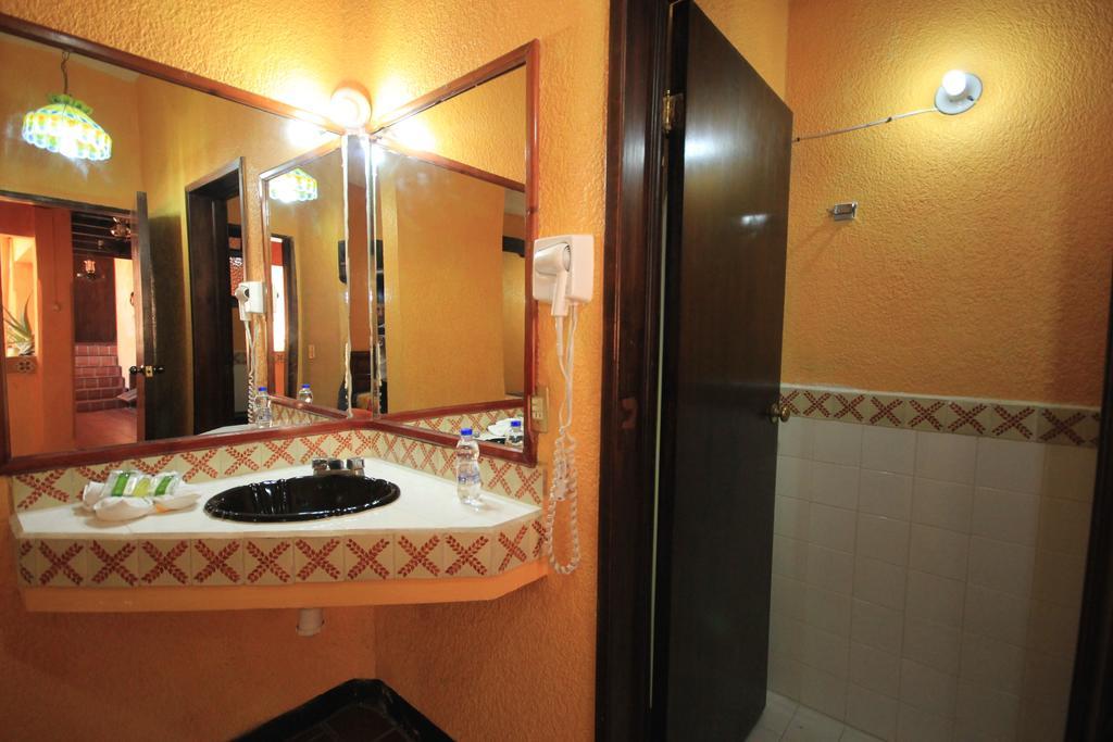 Hotel Plaza Santo Domingo San Cristóbal de Las Casas الغرفة الصورة